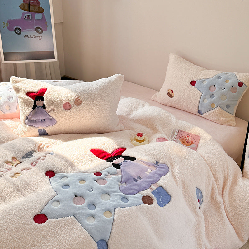 Children's bedding set with cozy teddy fleece surface, appliquéd figures and double-sided function