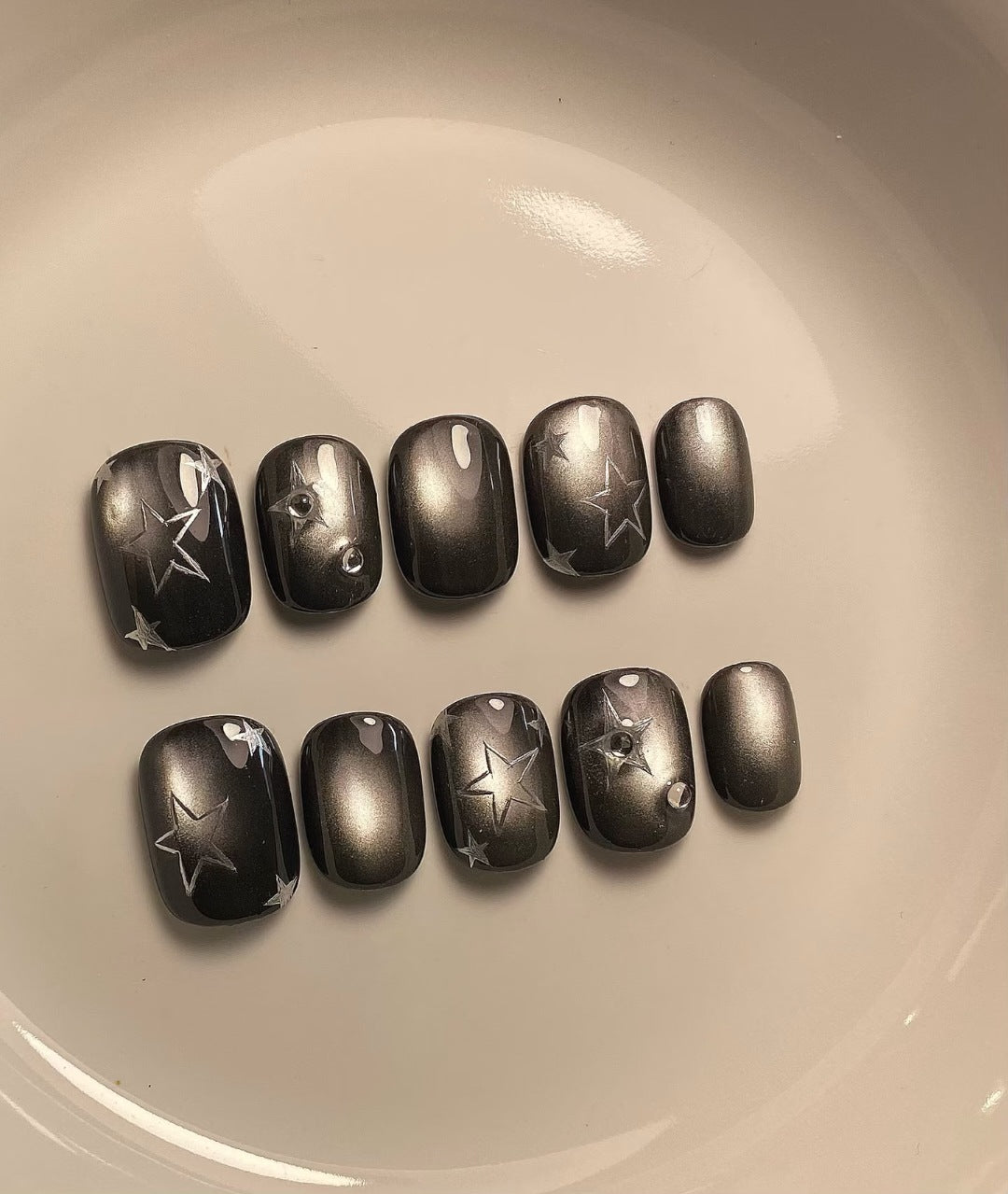 Artistic Press-On Nail Art Set with Star and Grid Designs