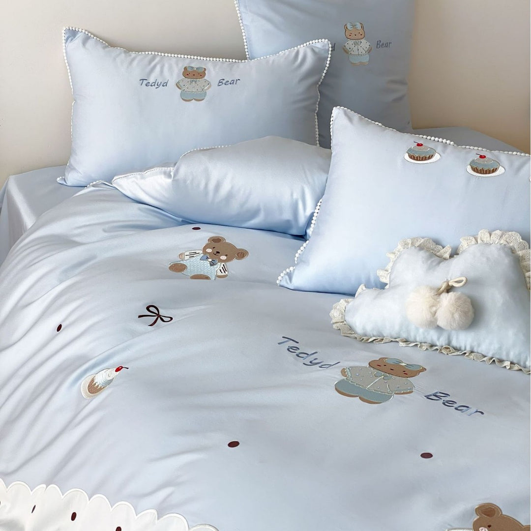 Children's Embroidered Teddy Cotton-Blend Duvet Cover Set with Scalloped Edge & Pom-Pom Cloud Pillow