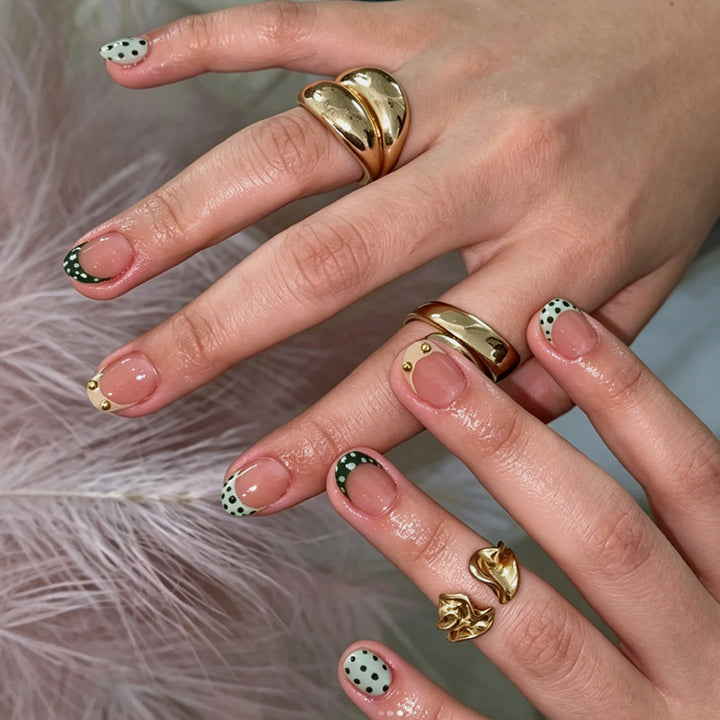 Artificial nail set with creative dot and glitter design Stornfield
