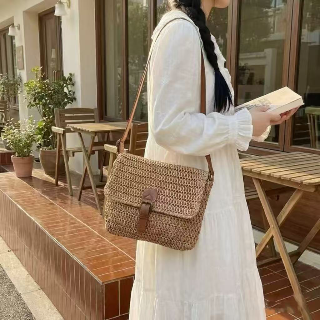 Handbag made of braided natural material with adjustable shoulder strap Stornfield
