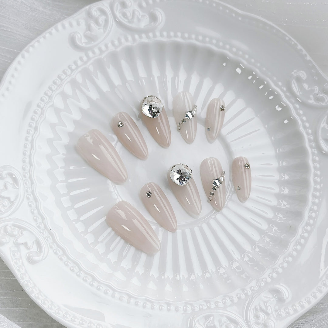 Decorative Press-On Nail Art Set with Floral Accents  1791773215