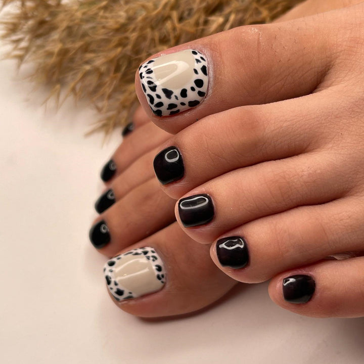 Stylish animal print artificial nails Stornfield