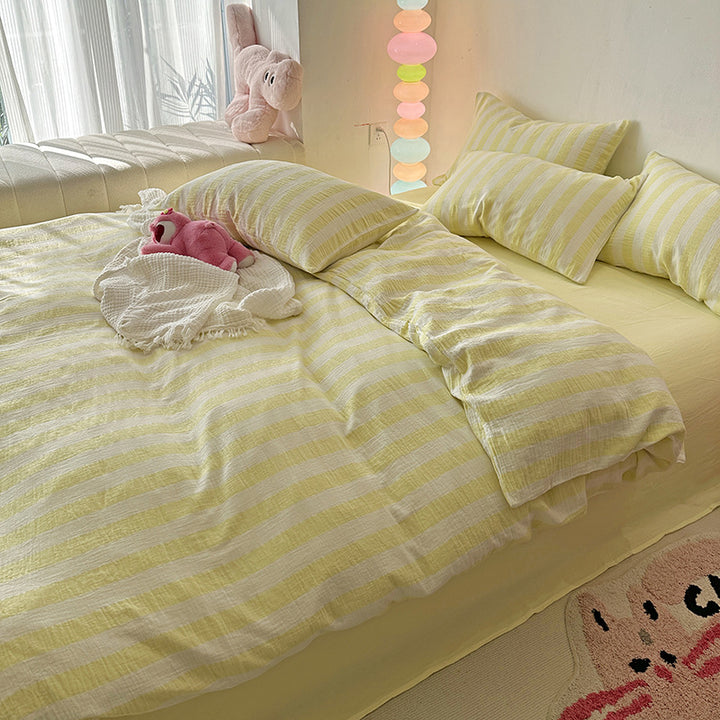 Linen look bedding set with wide stripes