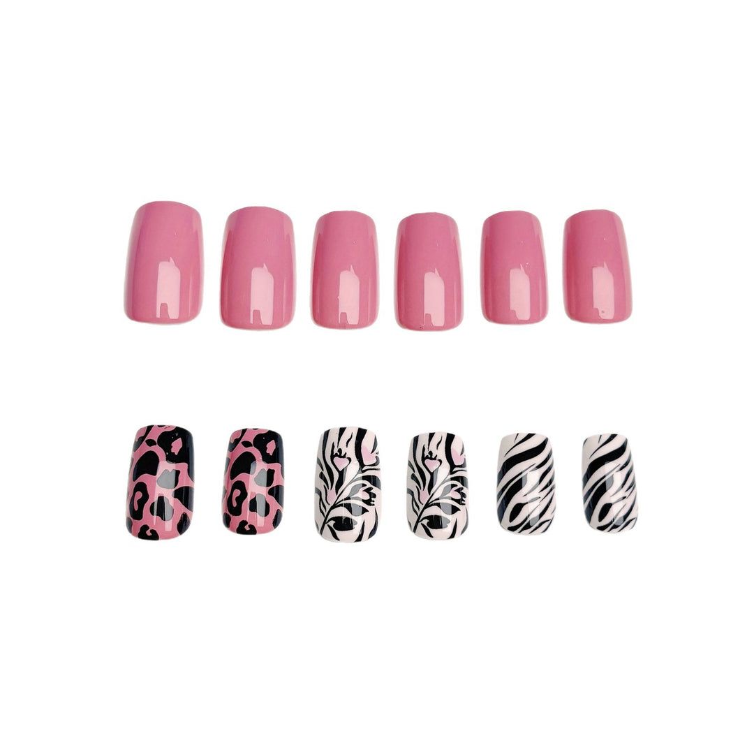 Fashionable animal motif artificial nails Stornfield