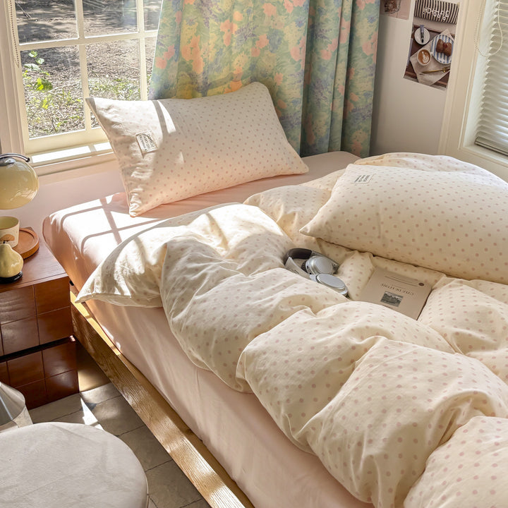 Dotted bedding set made of soft cotton satin with pillow and duvet cover