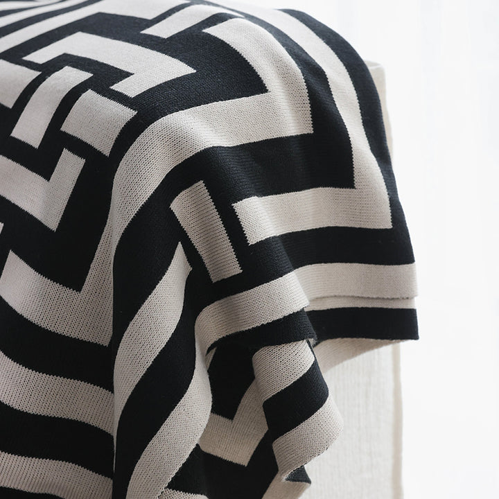 Geometric Pattern Decorative Bedspread