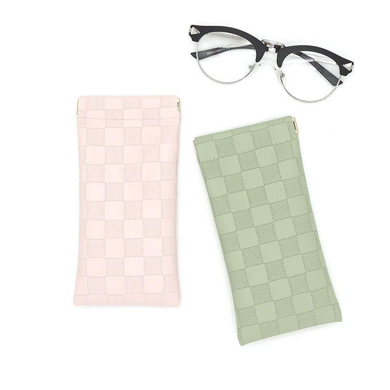 Fashionable Checkered Pouch Stornfield