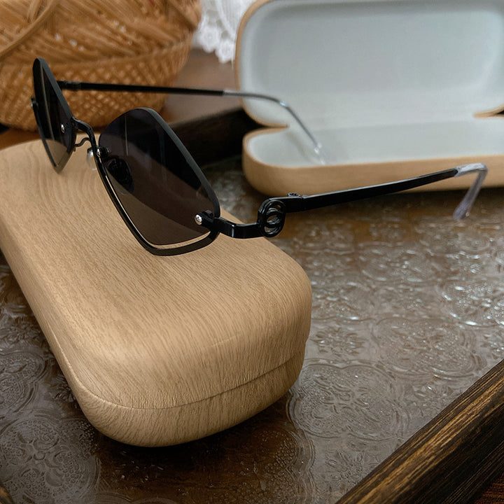 Fashionable Retro Sunglasses in Geometric Design Stornfield