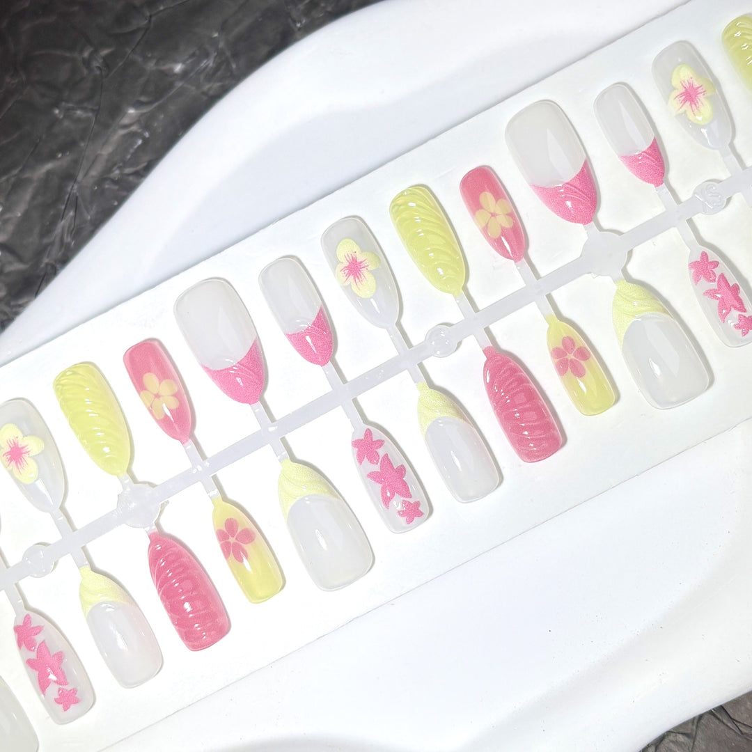 Decorative Floral-Themed Press-On Nail Set