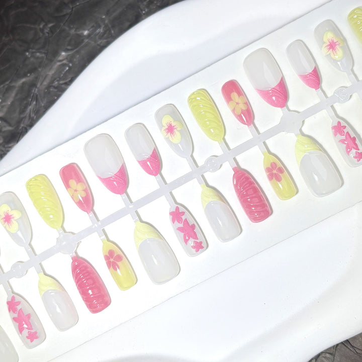 Decorative Floral-Themed Press-On Nail Set