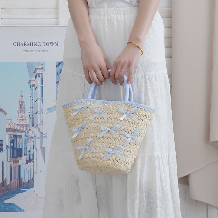 Basket bag with delicate bows and Stornfield lining