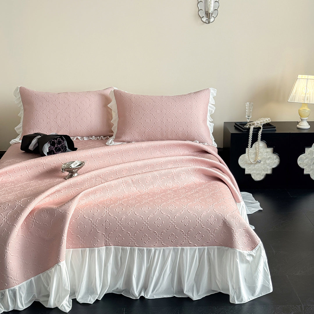 Quilted bedspread set with frill, relief pattern and light summer filling