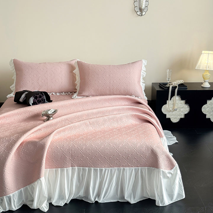 Quilted bedspread set with frill, relief pattern and light summer filling