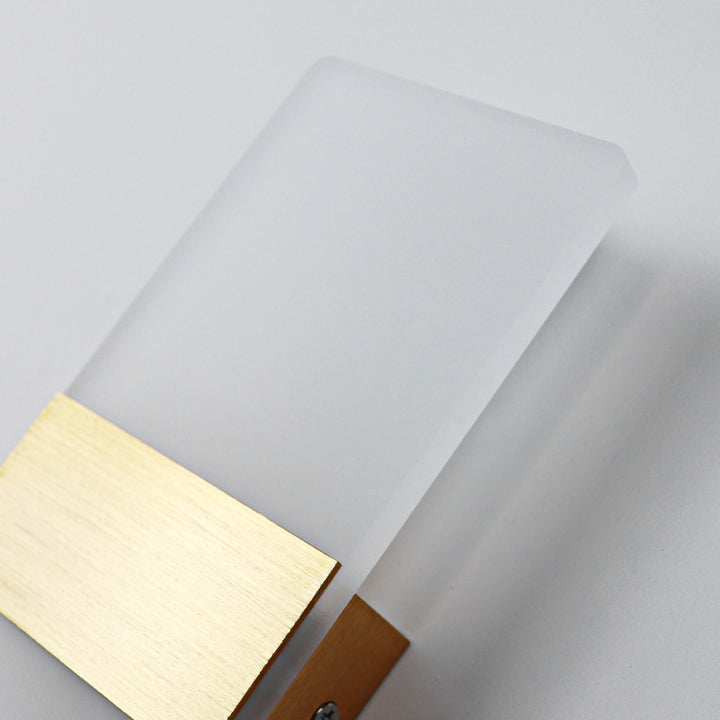Solar-Powered Outdoor Step Lighting Fixture