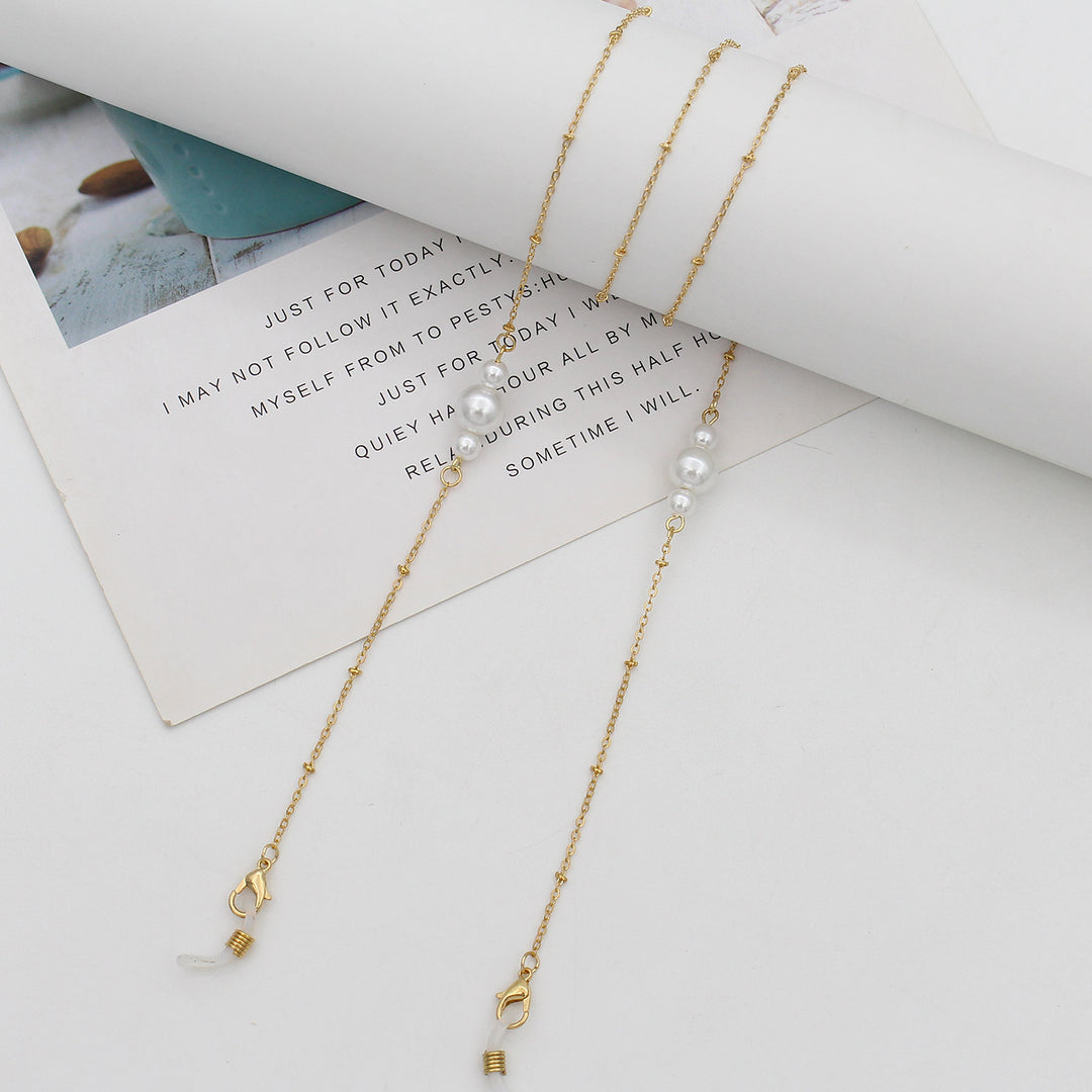 Elegant Pearl Chain Eyewear Holder Stornfield