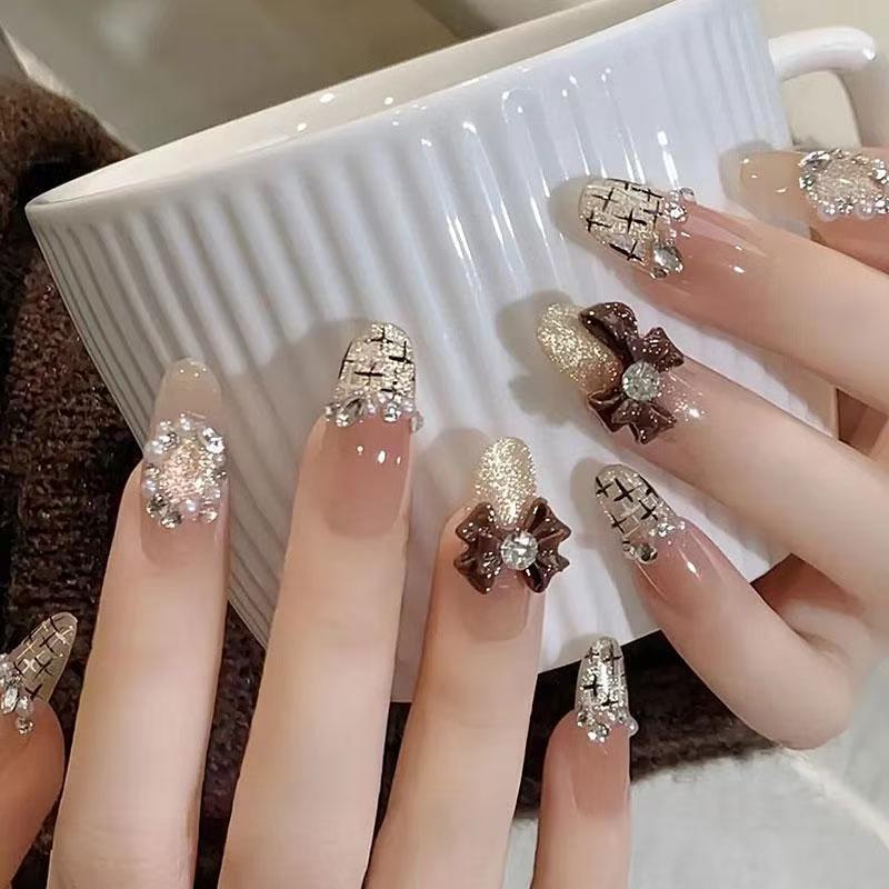 Artificial nails with elegant ombre look Stornfield