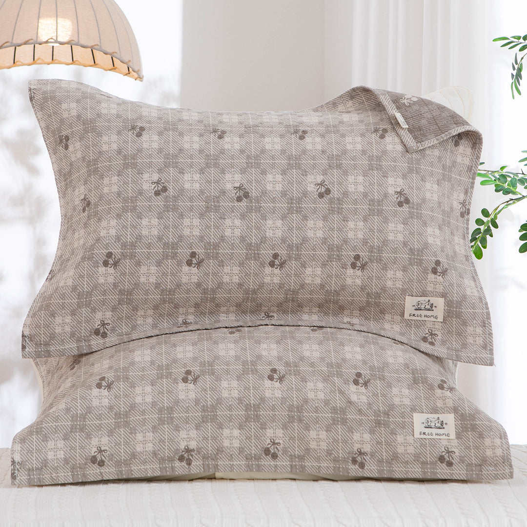 Women's pillowcase with modern checkered pattern Stornfield