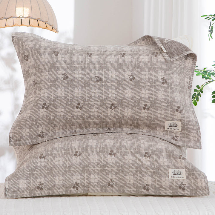 Women's pillowcase with modern checkered pattern Stornfield