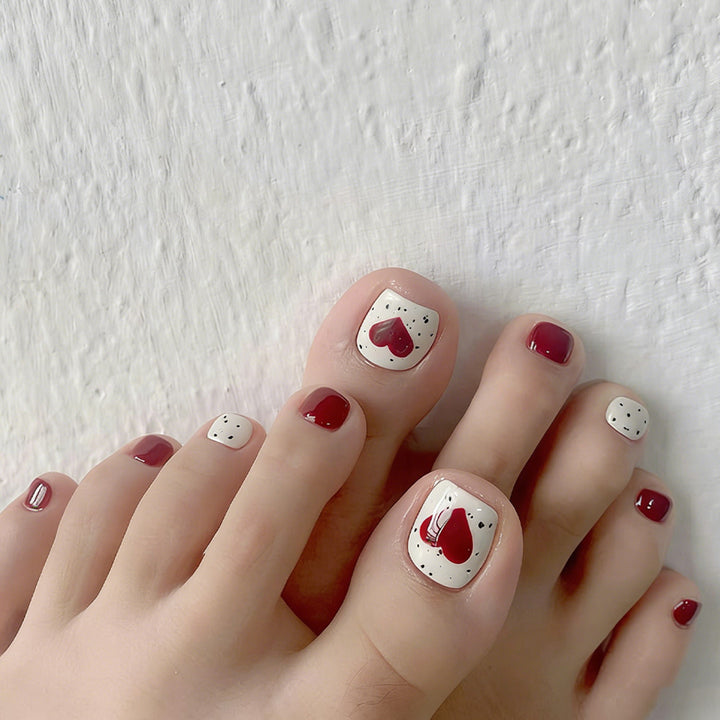 Nail art in romantic heart design Stornfield