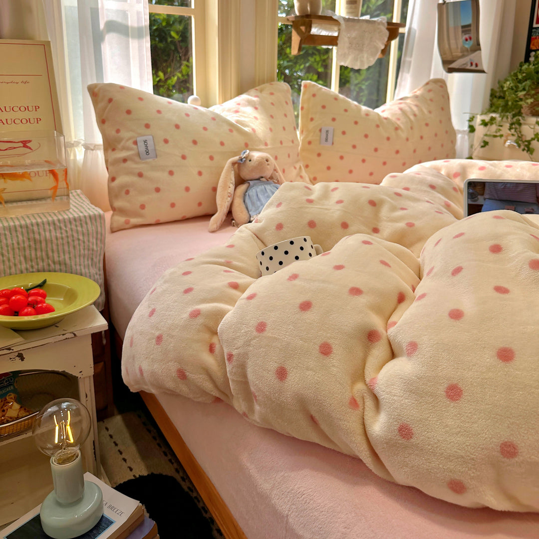 Plush Polka Dot Bedding Set