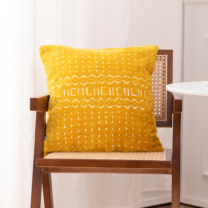 Decorative cushion cover with woven jacquard structure and ethnic motif