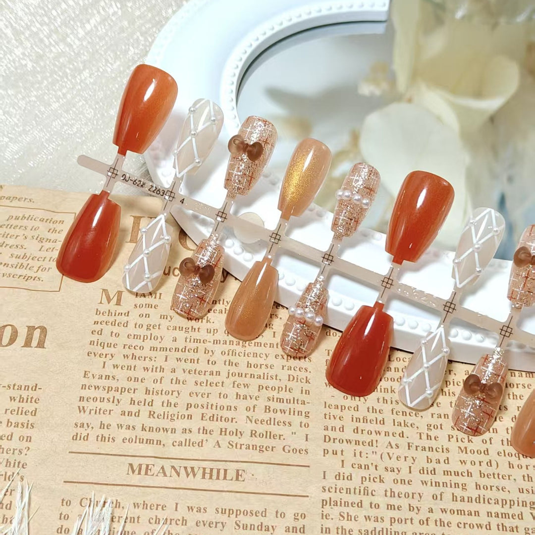 Artificial nails with elegant pearl decorations Stornfield