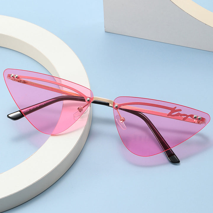 Ladies Trendy Cat-Eye Sunglasses with Feminine Frame Stornfield