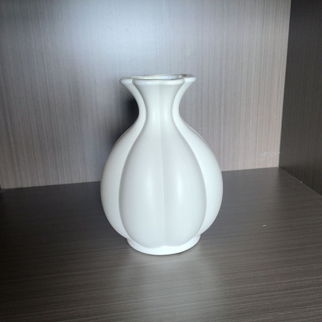 Elegant Sculpted Decorative Vase Stornfeild