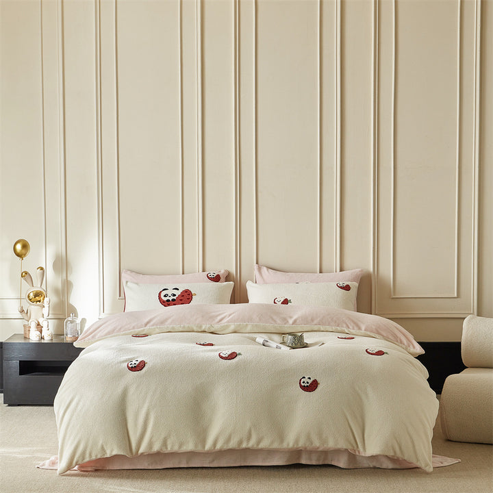 Reversible Sherpa bedding set with embroidered dog motifs