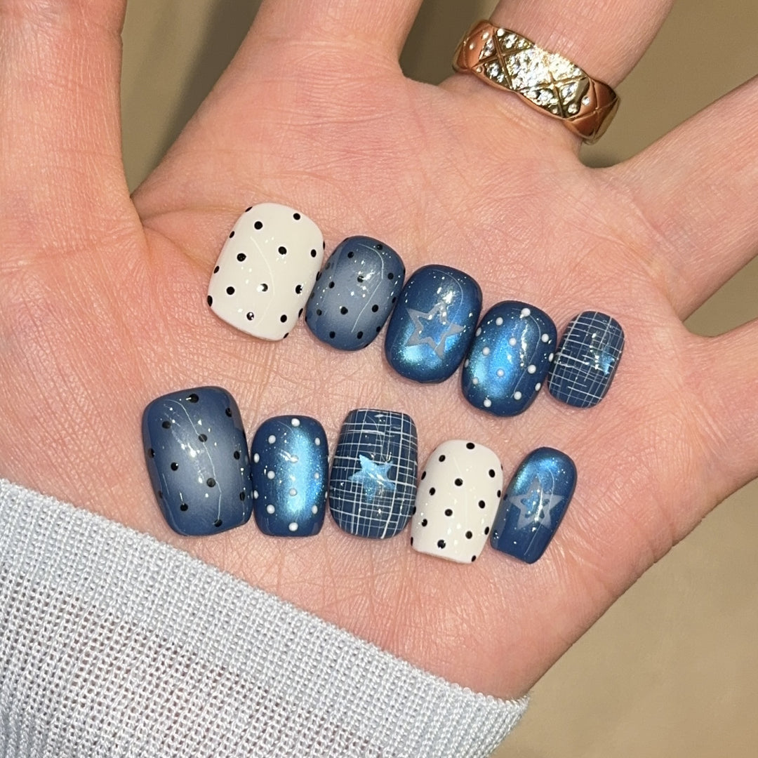 Stylish star and dot design artificial nails Stornfield