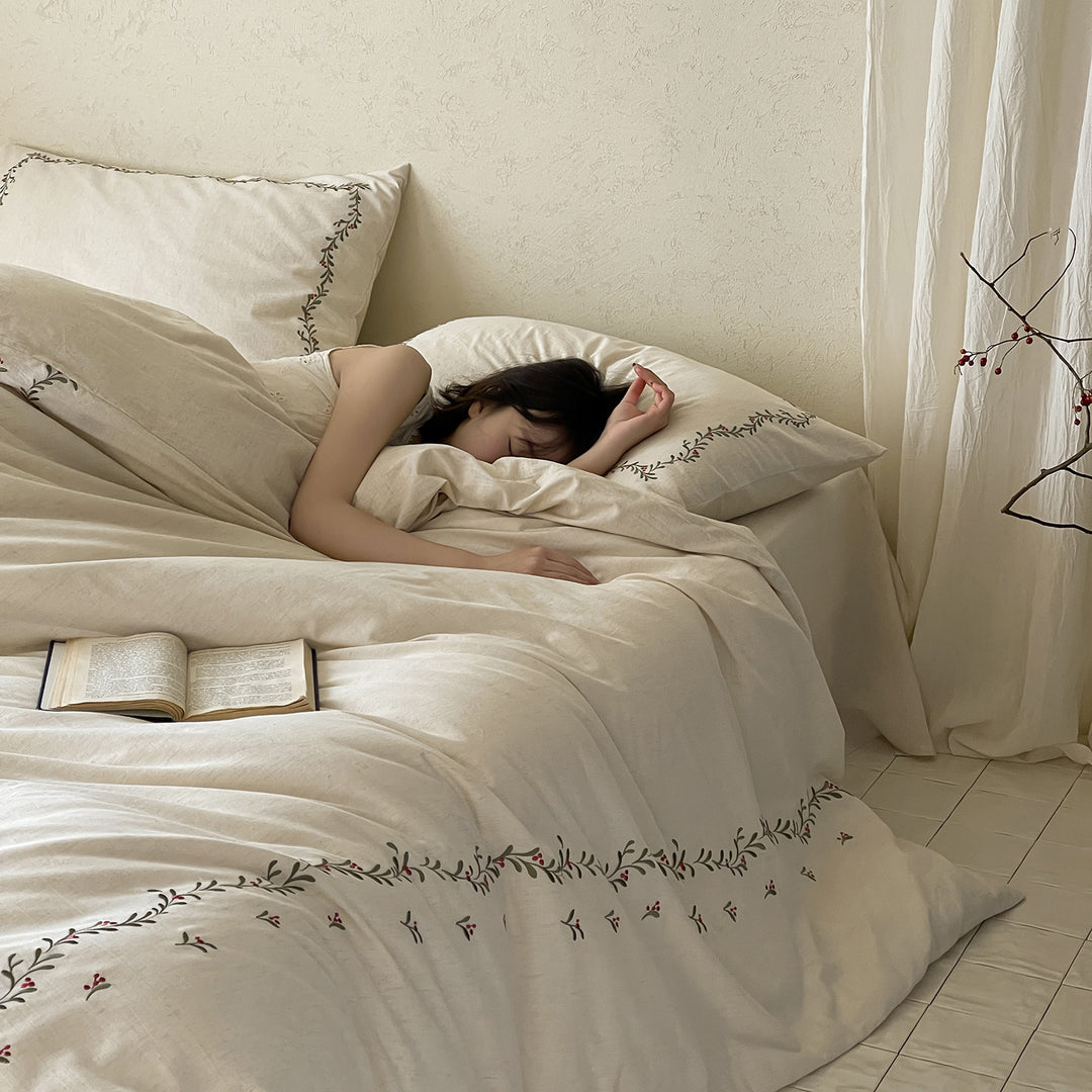 Embroidered Organic Cotton Duvet Cover Set with Botanical Vine Stitching