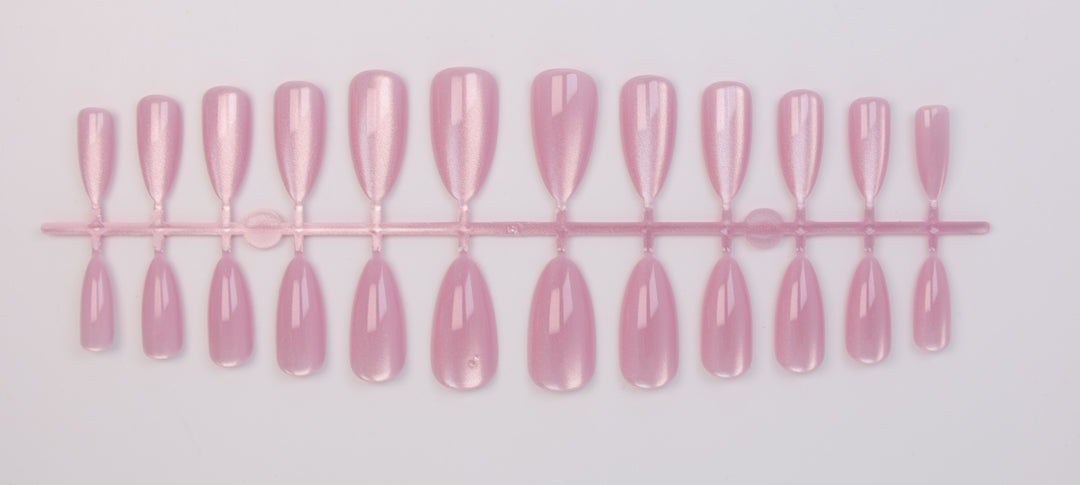 Artificial nail set with shimmering designs Stornfield