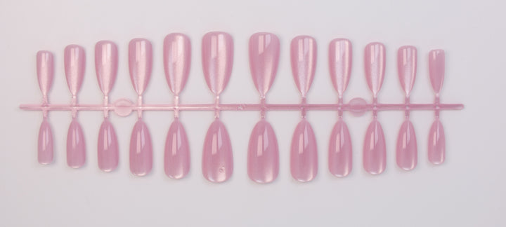 Artificial nail set with shimmering designs Stornfield
