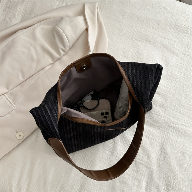 Fashionable Textured Shoulder Bag