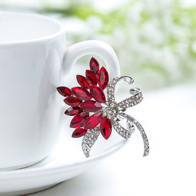 Sparkling brooch with floral design Stornfield
