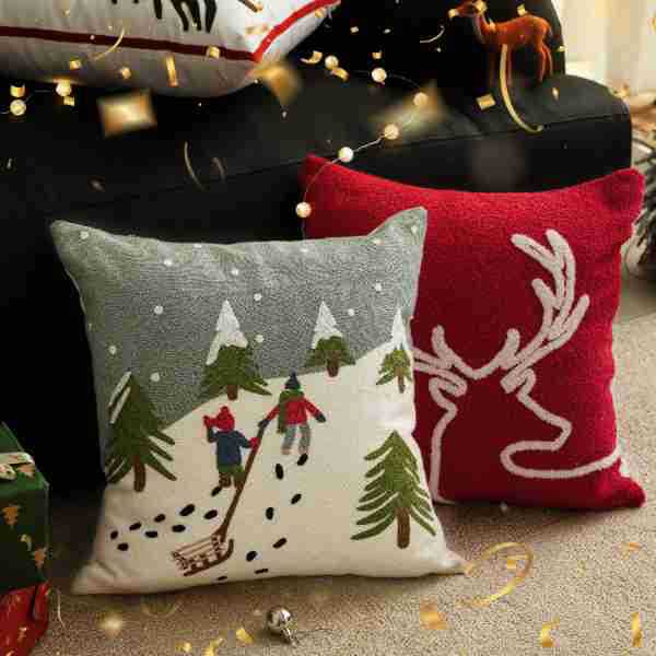Decorative cushion cover with festive Christmas star print and pom-pom trim Stornfield