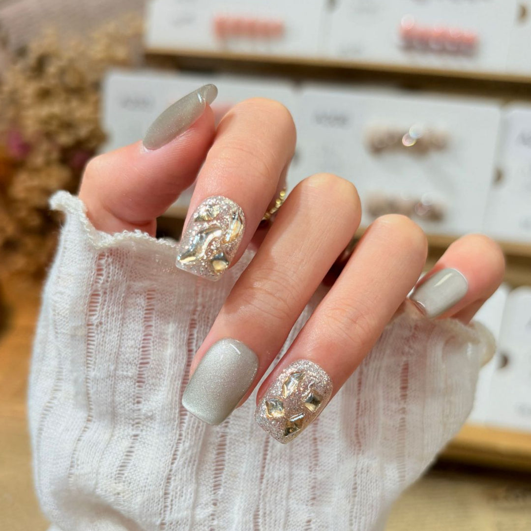 Decorative Press-On Nail Art Set with Sparkling Rhinestone Accents Stornfield