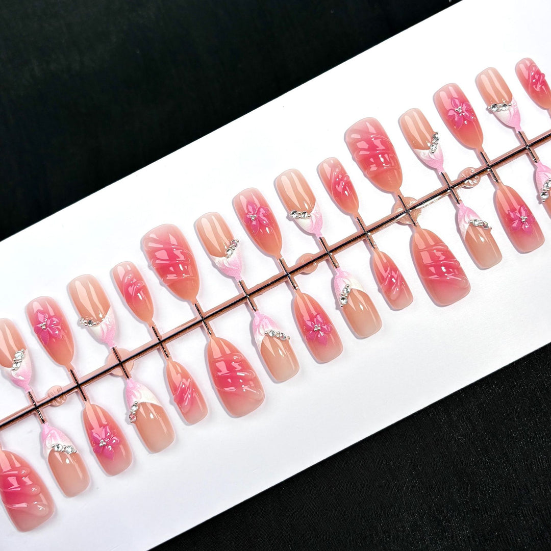 Artistic Floral Design Press-On Nail Set