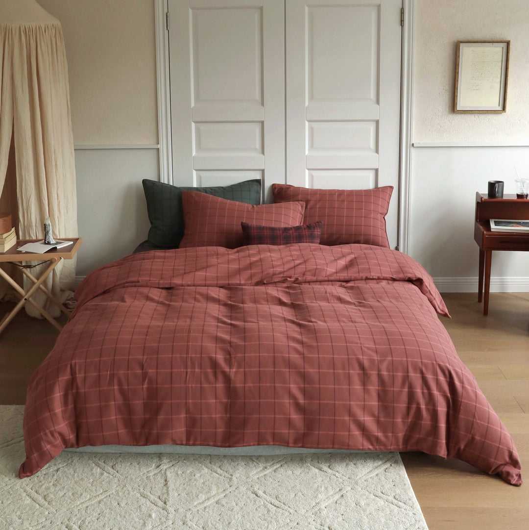 Bedding set made of cotton satin with fine check pattern and extra-soft finish