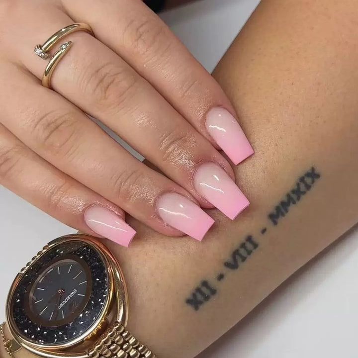 Artificial nail set with elegant gradient and modern design Stornfield