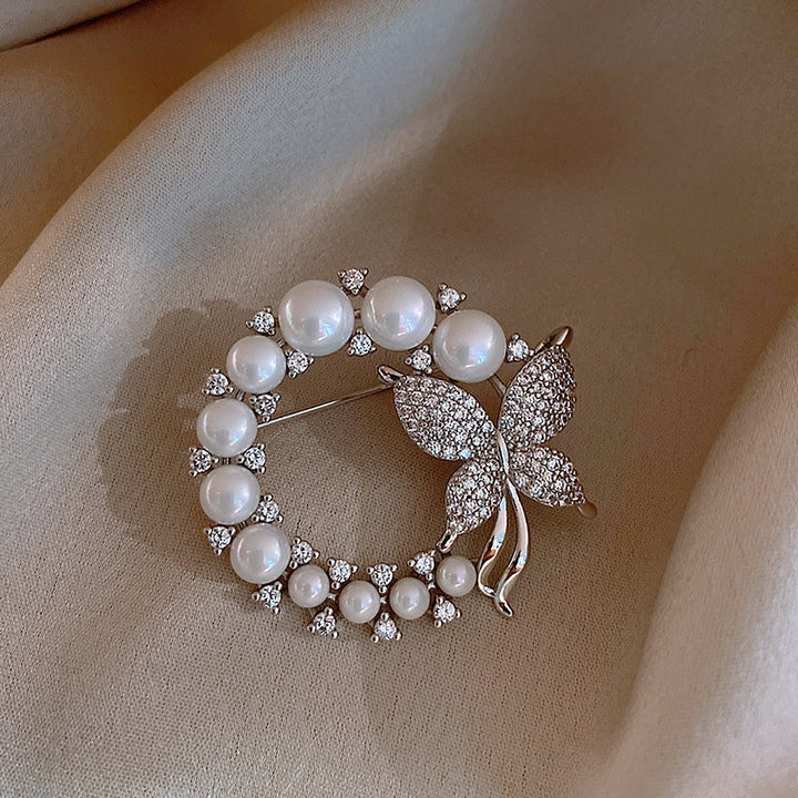 Exquisite pearls and rhinestone brooch Stornfield