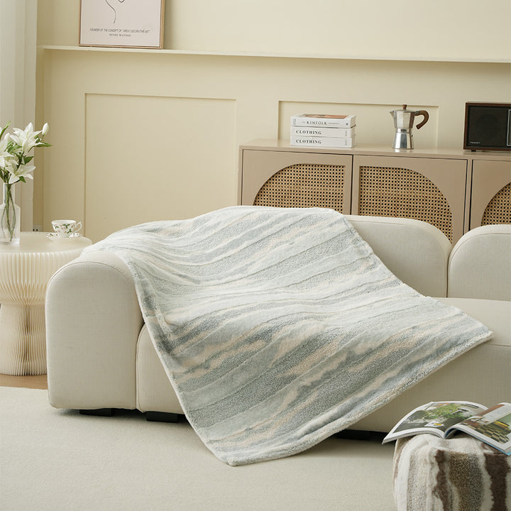 Rectangular high-pile bath mat with wavy stripe relief