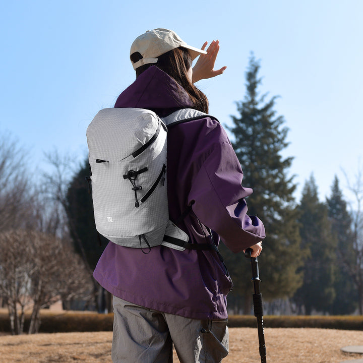 Outdoor backpack with versatile compartment system and comfort carrying system Stornfield