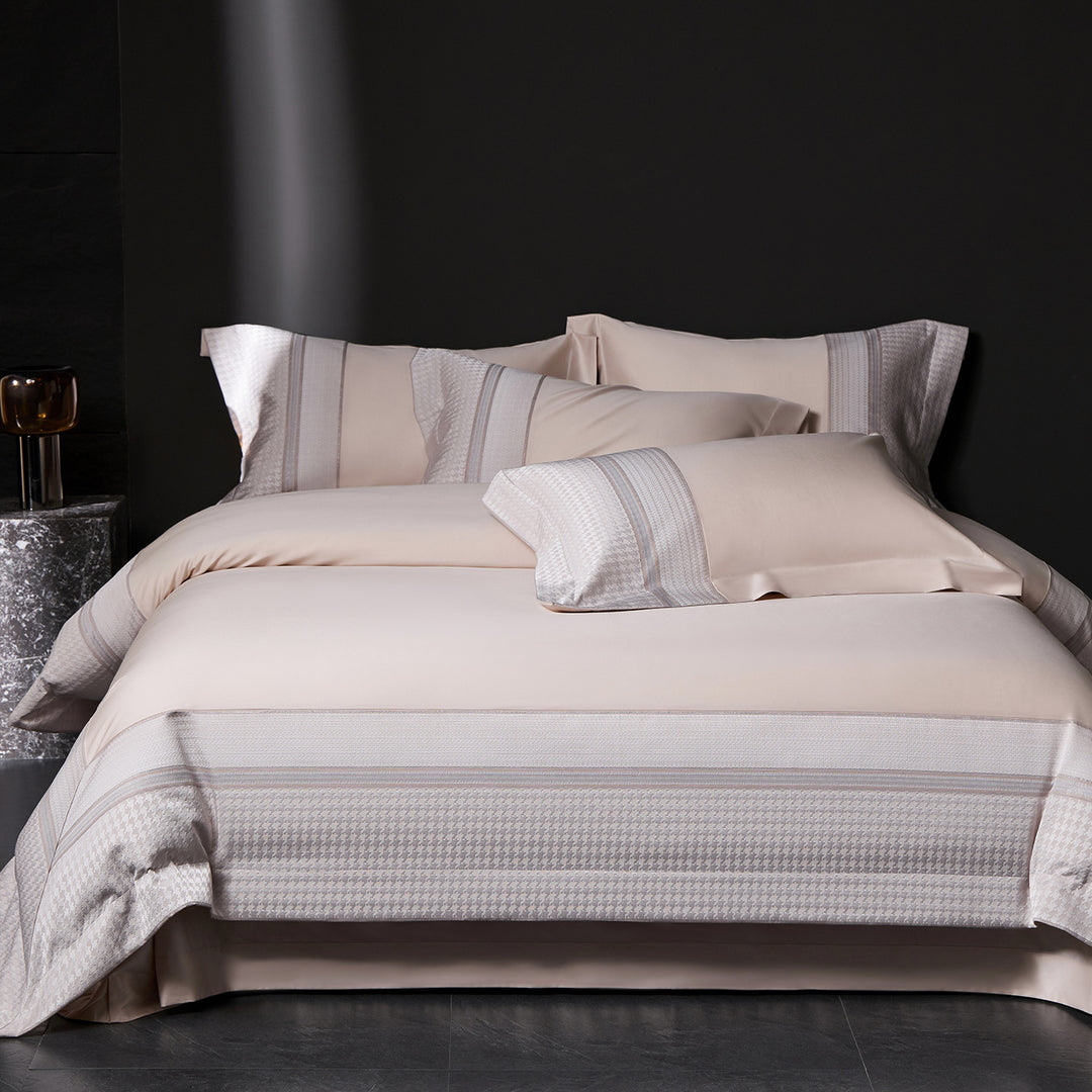 Luxurious cotton satin bedding set with houndstooth jacquard border and pillowcases