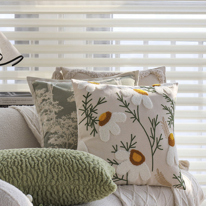 Decorative pillow with zigzag pattern