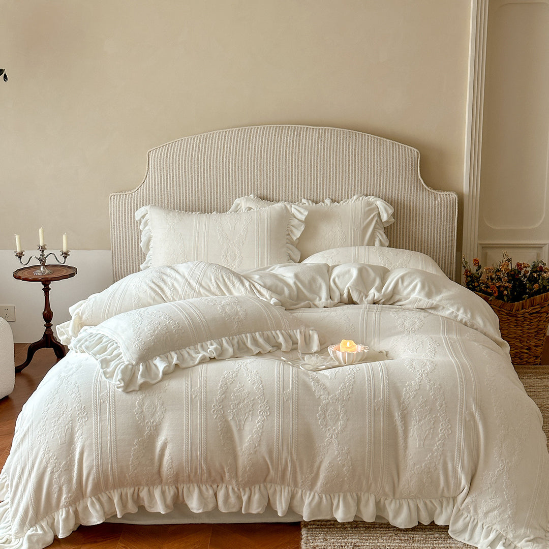 Romantic bedding set with ruffles and jacquard embossing