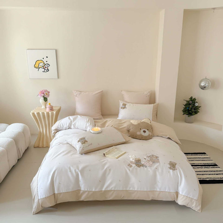 Luxurious children's bedding set made of cotton satin with teddy bear motif