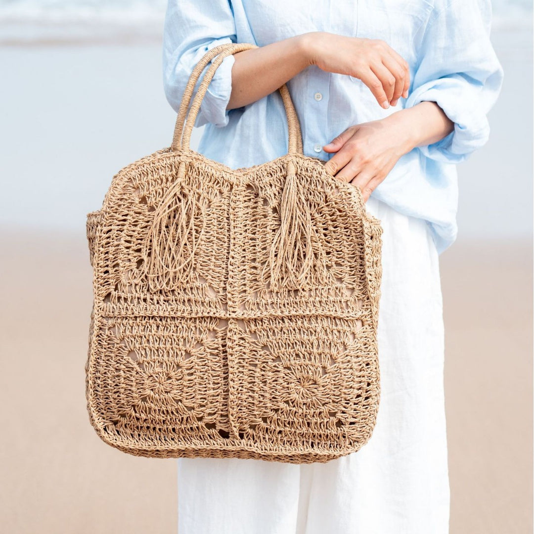 Spacious handbag made of braided natural material with fringes Stornfield