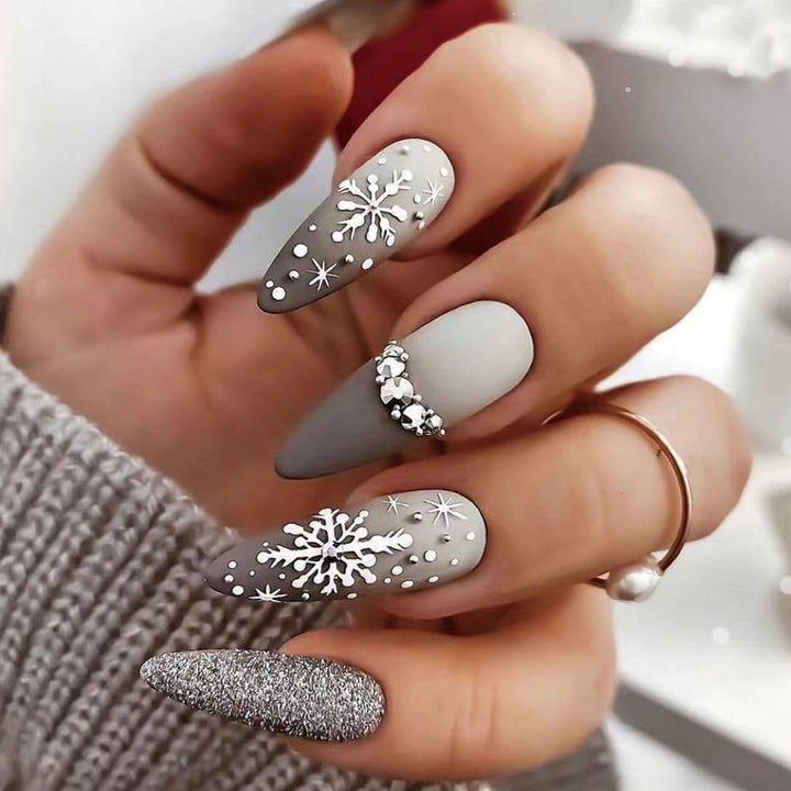 Glamorous nail art with snowflake design Stornfield